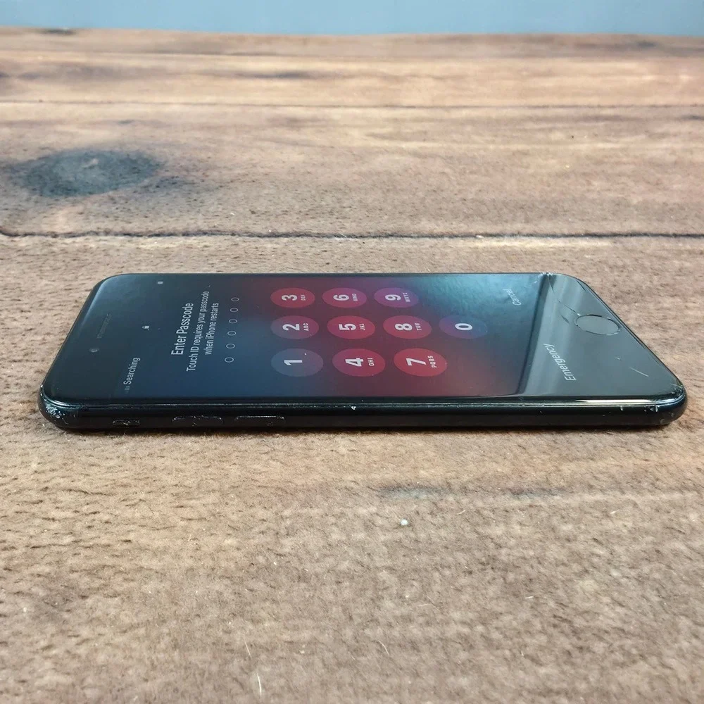 Apple iPhone 7 Smartphone Mens N/A Black Fair Cracked Screen Locked A1660